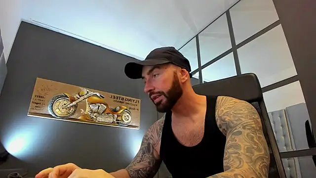 Snapshot of AronGrant chatting on March 2025 08:54:02 AM AronGrant online show from March 2025 08:54:02 AM