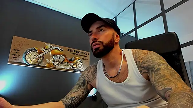 Snapshot of AronGrant chatting on October 2025 09:33:01 AM AronGrant online show from October 2025 09:33:01 AM