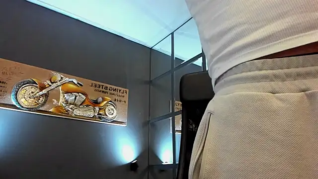 Snapshot of AronGrant chatting on November 2025 10:25:02 AM AronGrant online show from November 2025 10:25:02 AM