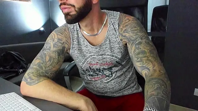 Snapshot of AronGrant chatting on November 2025 10:37:01 AM AronGrant online show from November 2025 10:37:01 AM