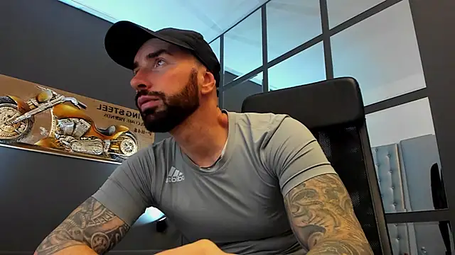 Snapshot of AronGrant chatting on November 2025 10:10:02 AM AronGrant online show from November 2025 10:10:02 AM