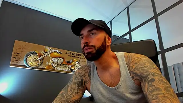 Snapshot of AronGrant chatting on November 2025 11:42:01 AM AronGrant online show from November 2025 11:42:01 AM