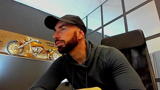 Snapshot of AronGrant chatting on November 2025 10:48:01 AM AronGrant online show from November 2025 10:48:01 AM