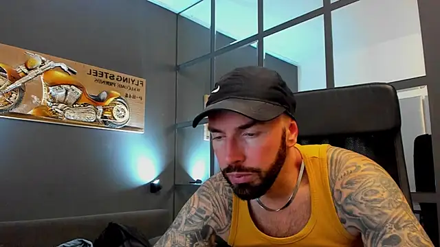 Snapshot of AronGrant chatting on November 2025 10:29:01 AM AronGrant online show from November 2025 10:29:01 AM