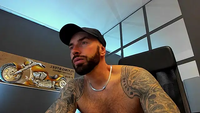 Snapshot of AronGrant chatting on November 2025 10:18:02 AM AronGrant online show from November 2025 10:18:02 AM