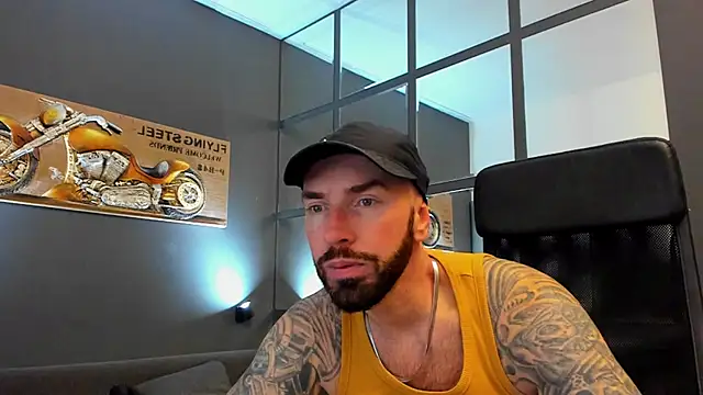 Snapshot of AronGrant chatting on December 2025 10:42:01 AM AronGrant online show from December 2025 10:42:01 AM