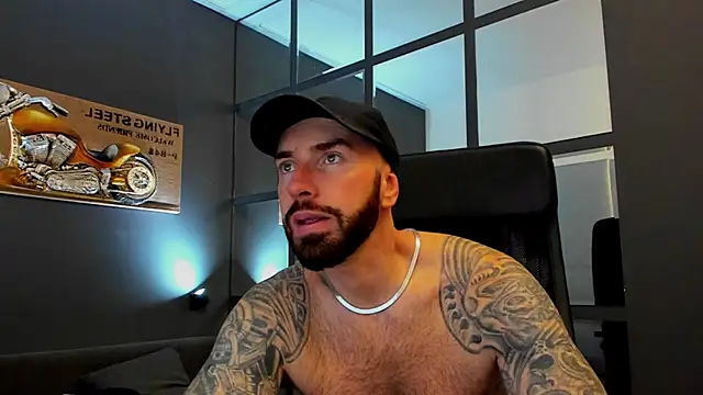 Snapshot of AronGrant chatting on December 2025 10:31:01 AM AronGrant online show from December 2025 10:31:01 AM