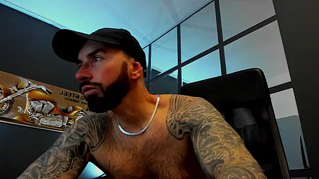 Snapshot of AronGrant chatting on December 2025 10:13:02 AM AronGrant online show from December 2025 10:13:02 AM