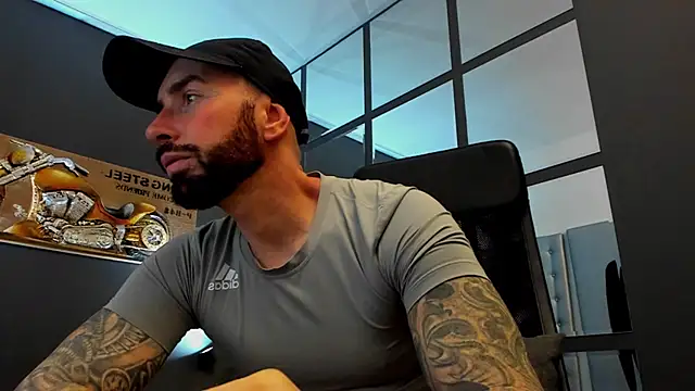 Snapshot of AronGrant chatting on December 2025 10:42:01 AM AronGrant online show from December 2025 10:42:01 AM