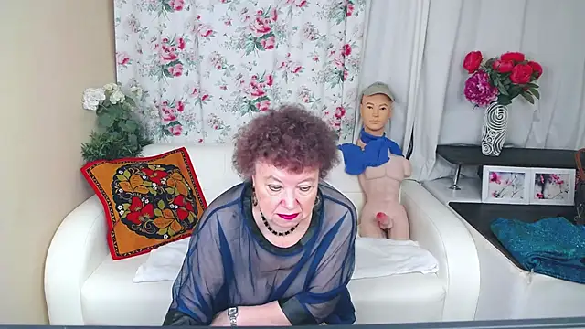 Snapshot of YourHotGranny chatting on May 2026 11:07:01 AM YourHotGranny online show from May 2026 11:07:01 AM