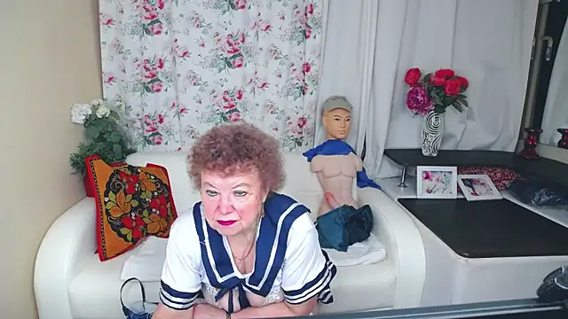Snapshot of YourHotGranny chatting on June 2026 10:39:01 AM YourHotGranny online show from June 2026 10:39:01 AM