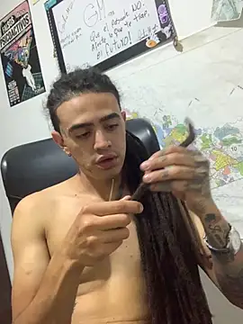 Snapshot of JovenDesobediente chatting on September 2025 02:44:01 AM JovenDesobediente online show from September 2025 02:44:01 AM