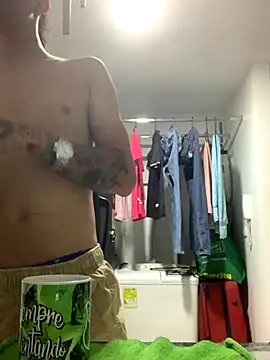 Snapshot of JovenDesobediente chatting on October 2025 03:25:02 AM JovenDesobediente online show from October 2025 03:25:02 AM