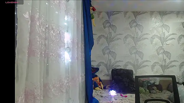 Snapshot of CamDiva113 chatting on February 2026 02:44:01 PM CamDiva113 online show from February 2026 02:44:01 PM