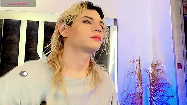 Snapshot of honey_skin chatting on November 2025 01:15:01 AM honey skin online show from November 2025 01:15:01 AM