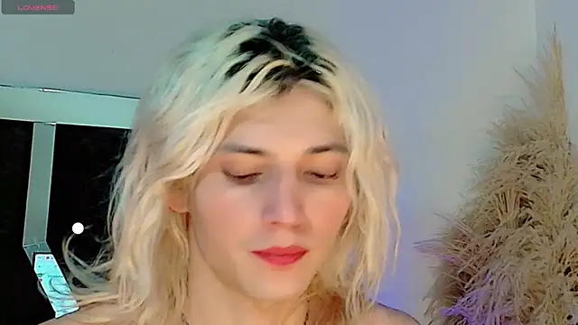 Snapshot of honey_skin chatting on July 2026 09:52:02 PM honey skin online show from July 2026 09:52:02 PM