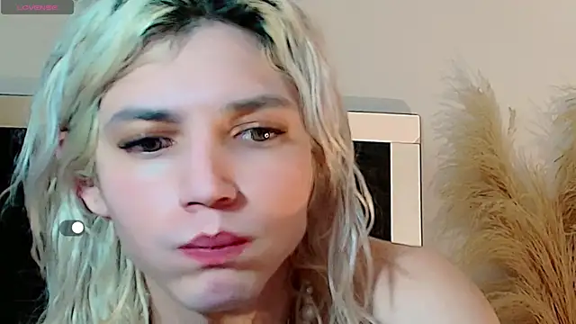 Snapshot of honey_skin chatting on July 2026 04:45:01 PM honey skin online show from July 2026 04:45:01 PM