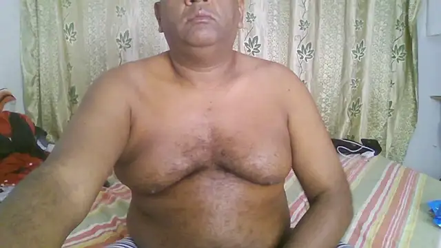 Snapshot of Beargryzzly chatting on January 2025 06:38:02 PM Beargryzzly online show from January 2025 06:38:02 PM