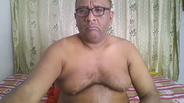 Snapshot of Beargryzzly chatting on January 2025 04:10:02 AM Beargryzzly online show from January 2025 04:10:02 AM