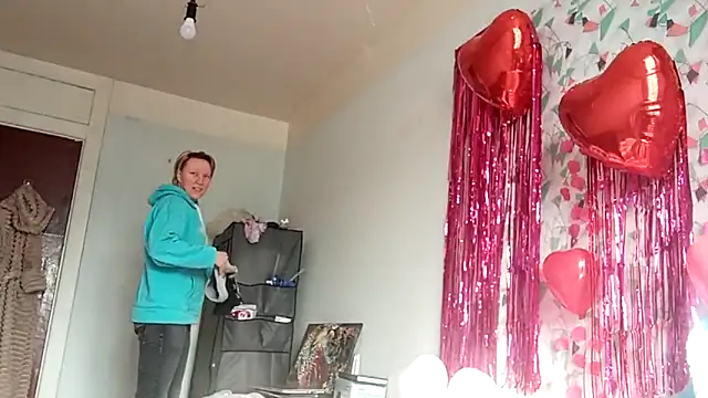 Snapshot of ElenaMaeer chatting on February 2026 08:41:01 AM ElenaMaeer online show from February 2026 08:41:01 AM