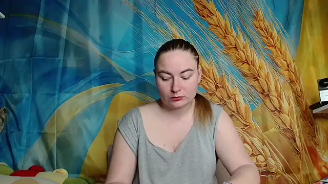 Snapshot of ElenaMaeer chatting on May 2026 07:38:01 AM ElenaMaeer online show from May 2026 07:38:01 AM