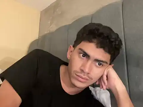 Snapshot of WildLogan chatting on February 2026 09:00:02 PM WildLogan online show from February 2026 09:00:02 PM