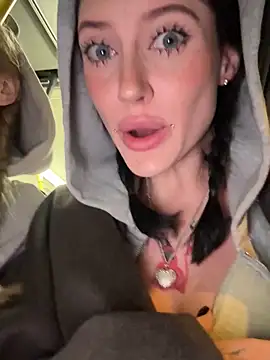 Snapshot of Melissa_crazy chatting on October 2025 03:18:01 PM Melissa crazy online show from October 2025 03:18:01 PM