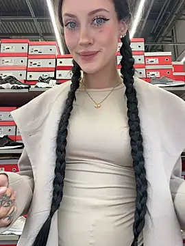 Snapshot of Melissa_crazy chatting on December 2025 03:20:01 PM Melissa crazy online show from December 2025 03:20:01 PM