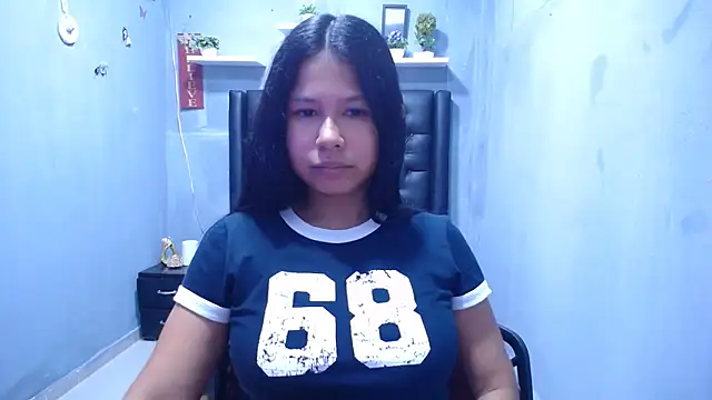 Letty Plugxo online show from April 2026 01:41:01 PM