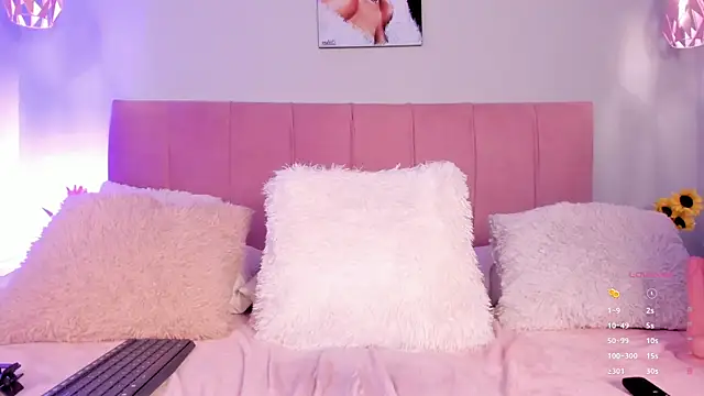 ScarletGV online show from October 2025 05:47:01 PM