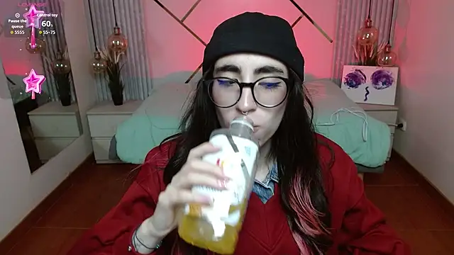 Snapshot of LenaRoses chatting on February 2026 10:33:01 PM LenaRoses online show from February 2026 10:33:01 PM