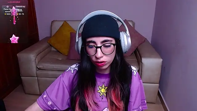 Snapshot of LenaRoses chatting on April 2026 09:05:02 PM LenaRoses online show from April 2026 09:05:02 PM