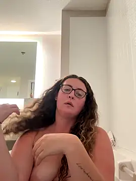 MaxxxyGirl online show from October 2025 05:51:01 AM
