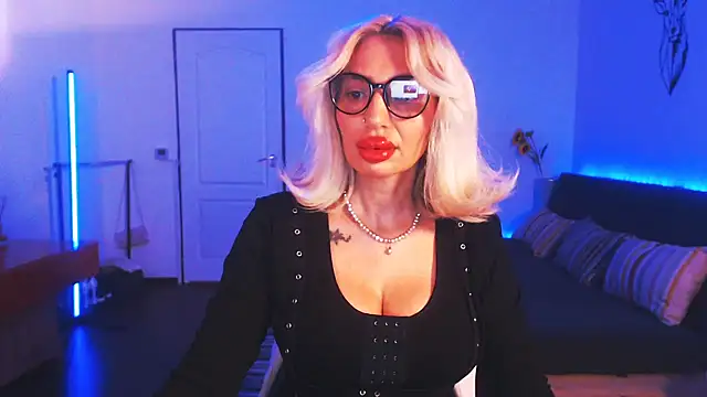 Snapshot of beauty_chl0e chatting on December 2024 09:50:02 PM beauty chl0e online show from December 2024 09:50:02 PM