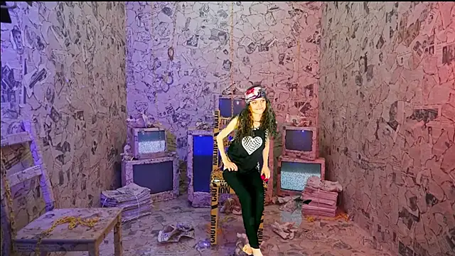 Snapshot of AriellaTaylor chatting on January 2025 02:51:01 AM AriellaTaylor online show from January 2025 02:51:01 AM