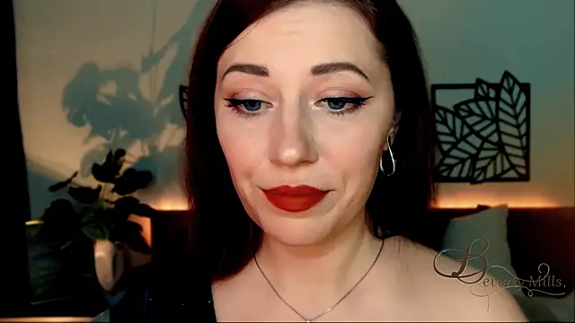 Snapshot of MissBeverlyMills chatting on December 2024 09:43:02 AM MissBeverlyMills online show from December 2024 09:43:02 AM