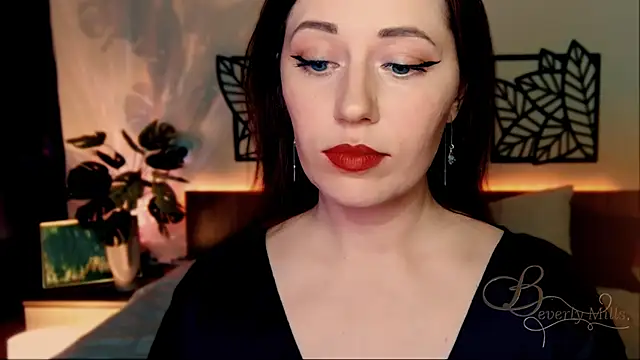 Snapshot of MissBeverlyMills chatting on December 2024 05:54:01 PM MissBeverlyMills online show from December 2024 05:54:01 PM