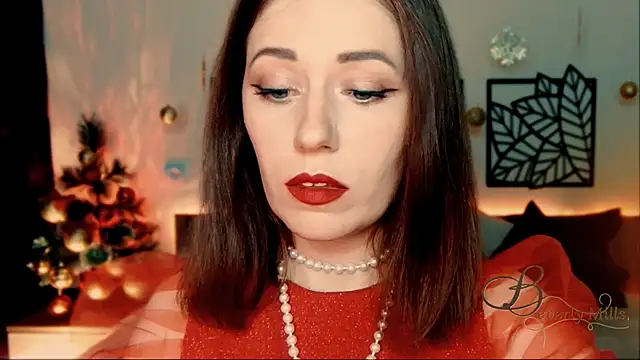 Snapshot of MissBeverlyMills chatting on December 2024 05:53:02 PM MissBeverlyMills online show from December 2024 05:53:02 PM