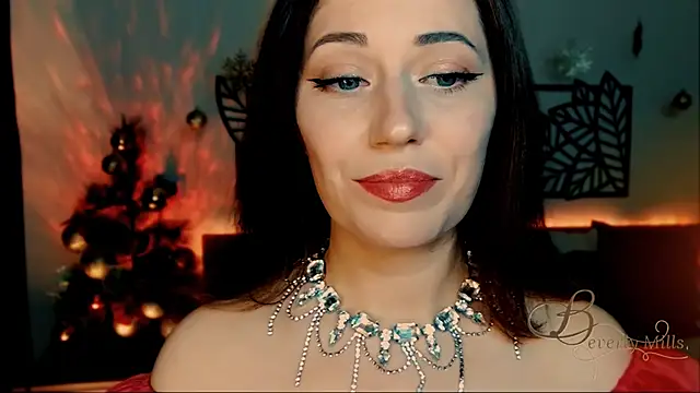 Snapshot of MissBeverlyMills chatting on December 2024 06:27:01 PM MissBeverlyMills online show from December 2024 06:27:01 PM