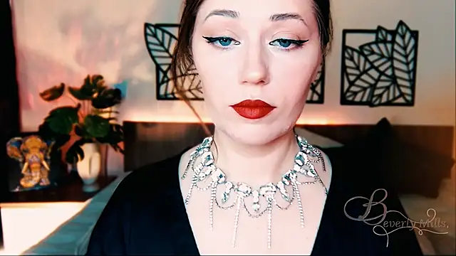 Snapshot of MissBeverlyMills chatting on March 2025 06:03:01 AM MissBeverlyMills online show from March 2025 06:03:01 AM