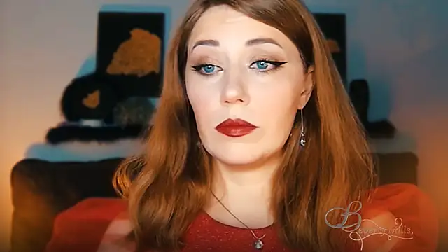 Snapshot of MissBeverlyMills chatting on September 2025 07:25:02 PM MissBeverlyMills online show from September 2025 07:25:02 PM