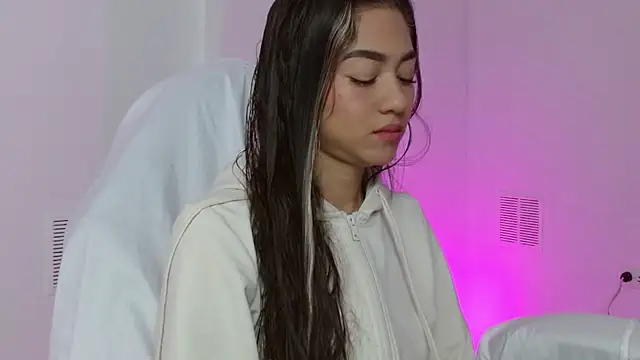 hantonella  online show from December 2025 03:30:02 PM