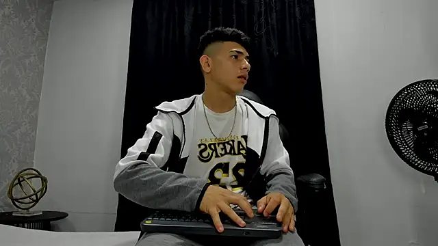 andrew rose  online show from February 2025 03:39:02 AM