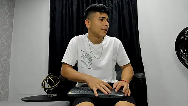 andrew rose  online show from February 2025 02:44:02 PM