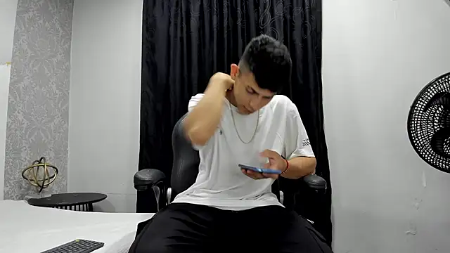 andrew rose  online show from February 2025 03:36:01 AM