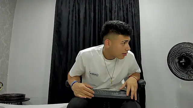 andrew rose  online show from February 2025 04:40:02 AM