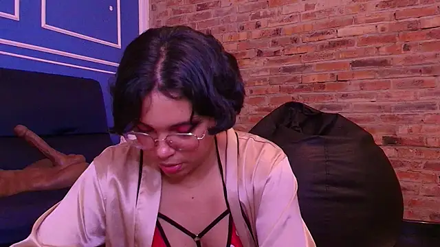 Emmapark  online show from December 2025 07:41:02 PM