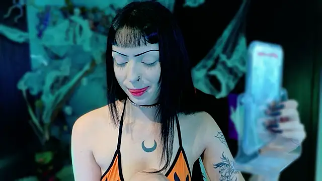 Snapshot of Madison_Jackson chatting on October 2025 10:45:02 PM Madison Jackson online show from October 2025 10:45:02 PM