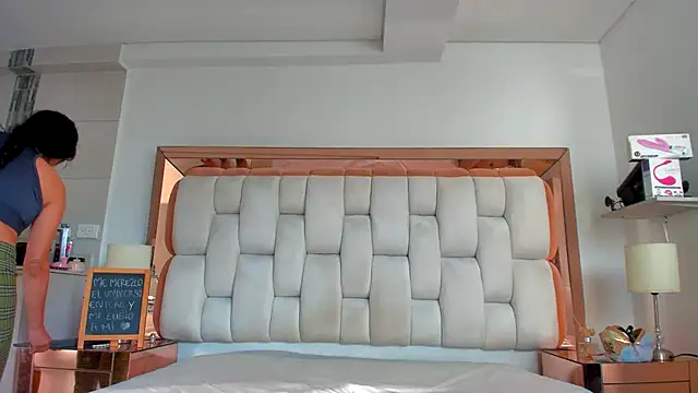 emilyparkerr01 online show from February 2025 10:04:02 PM