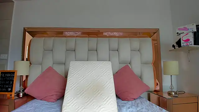 emilyparkerr01 online show from November 2025 07:32:02 PM